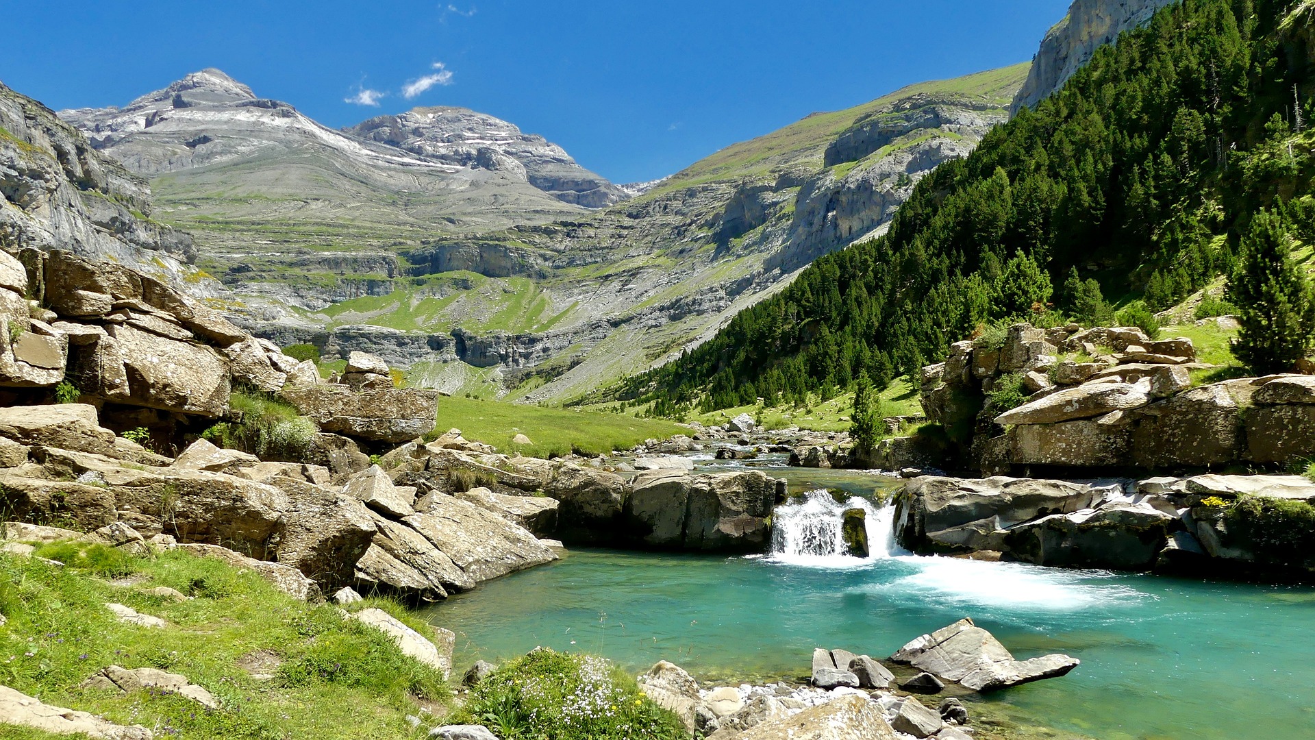 pyrenees-6633204_1920